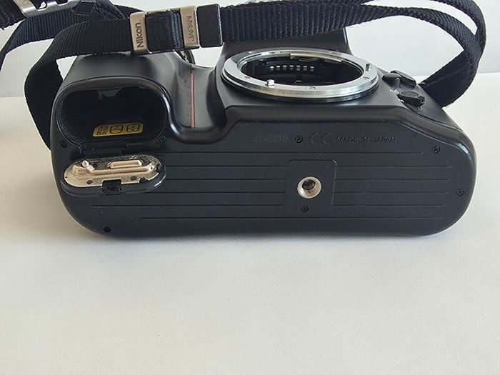 Nikon F70 Film Camera BODY ONLY
