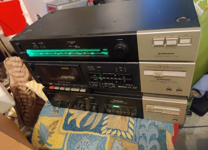 pioneer Amplifier, tape cassette tape and Radio player for repair or parts
