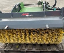 Avant Bucket broom 1100mm - Unused
