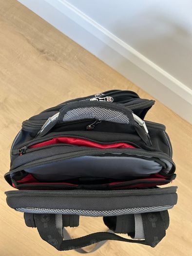 SwissGear/Wenger Synergy laptop backpack (black/gray)