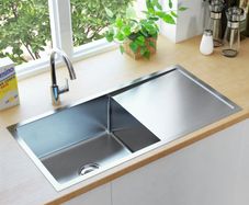 Handmade Kitchen Sink with Strainer Stainless Steel