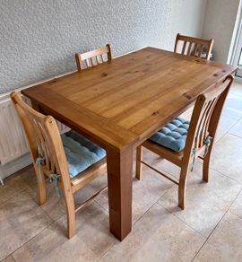 Kitchen table and 4 chairs
