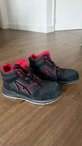 Safety shoes