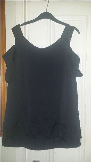 Black Paraphrase cold shoulders top size 10/12 EU38/40 Perfect condition Postage included