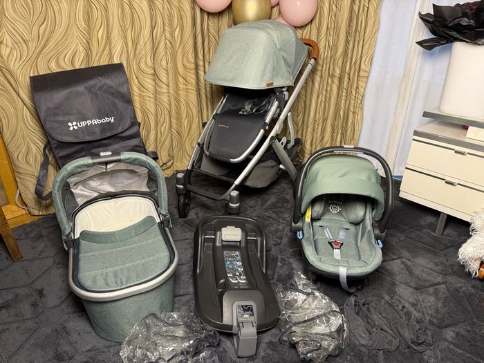 Full travel System Uppababy Vista V2 with car seat and isofix
