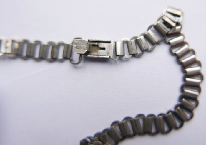 Vintage 1940 / 1950s art deco Silver Chrome Square Bezel Case Ladies watch / art deco cocktail watch, works well