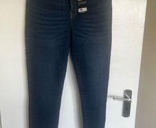Brand-new Dunnes mid rise skinny size 12