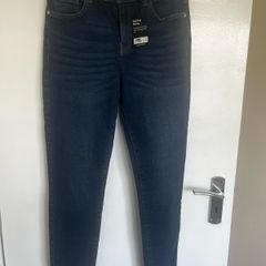 Brand-new Dunnes mid rise skinny size 12