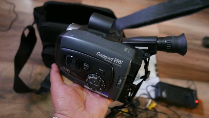 JVC GR-AX337E Compact VHS Camcorder + Carry Bag & Charger (the battery doesn't hold a charge - it works perfectly on the charger)