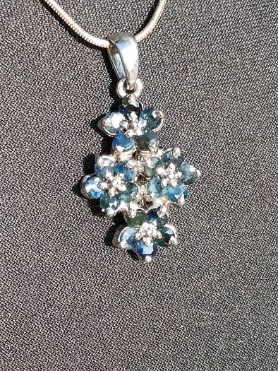 Daisy flower head Gem set Sterling Silver Cross and Chain Set
