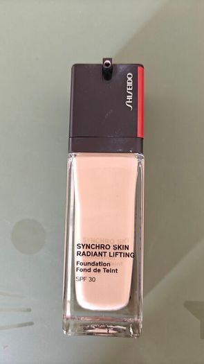 Shiseido synchro skin radiant foundation