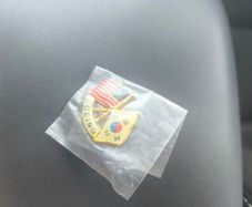 Boeing US and South Korea flag pin