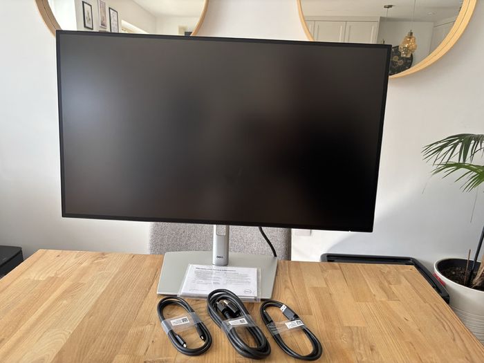 Dell monitor - excellent condition with original box and cables