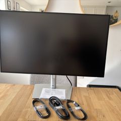 Dell monitor - excellent condition with original box and cables