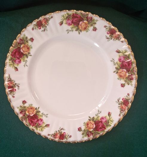 Old country roses Dinner plates