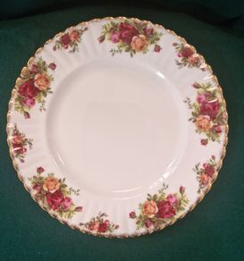 Old country roses Dinner plates