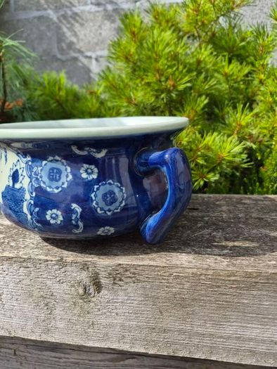 Blue and White Ceramic Chamber pot with handle