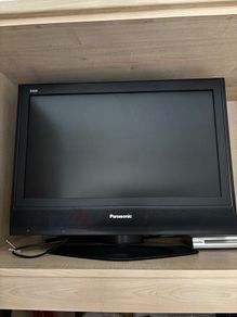 26 Panasonic VIERA LCD TV (Model TX-26LE7LA Great for Retro Gaming / Second Screen and Philips dvd player both used about 5 times