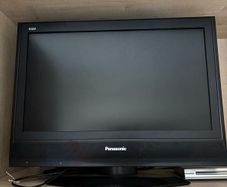 26 Panasonic VIERA LCD TV (Model TX-26LE7LA Great for Retro Gaming / Second Screen and Philips dvd player both used about 5 times