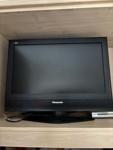 26 Panasonic VIERA LCD TV (Model TX-26LE7LA Great for Retro Gaming / Second Screen and Philips dvd player both used about 5 times