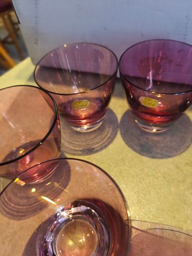 2 set x 4 vintage cranberry bohamien glass. Shot glasses collectible each  set  25. 00 euro or all togher for  45. 00 euro. In very good condition.