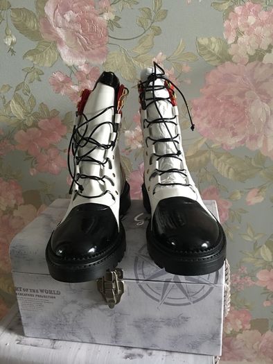 Casadei leather laced shoes. Made in Italy. New. Uk 7