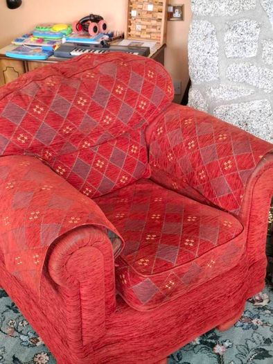 Three Piece Sitting Room Suite For Sale.