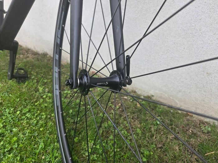 Cube attain road bike