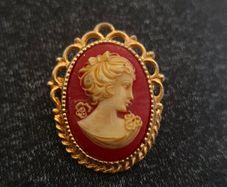 Vintage Cameo Brooch