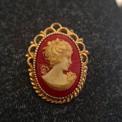 Vintage Cameo Brooch