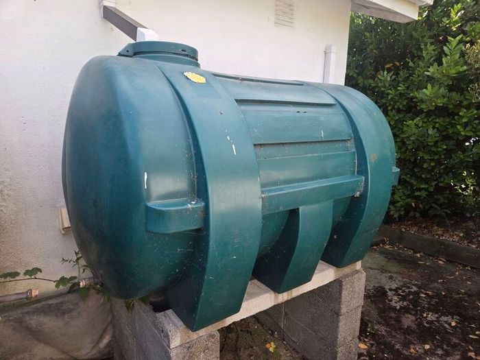 oil / water tank.