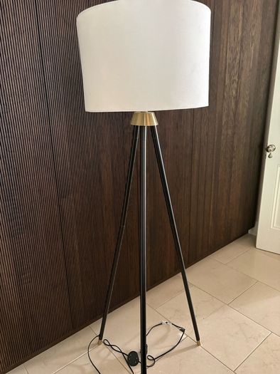 Floor lamp
