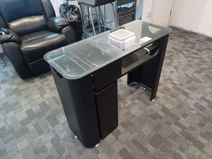 Nail Table