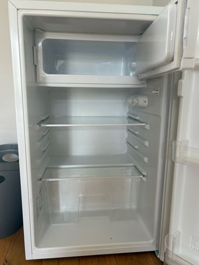 Essentials fridge/freezer