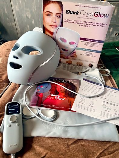 Barely used Shark CryoGlow Under-Eye cooling & LED Mask