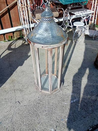 2 lanterns