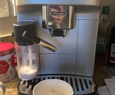 DELONGHI Magnifica Evo Coffee Machine - Like new