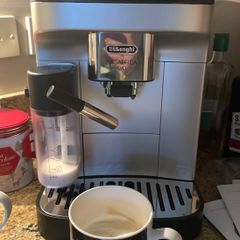 DELONGHI Magnifica Evo Coffee Machine - Like new