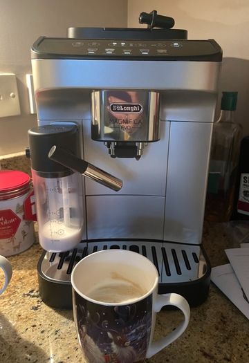 DELONGHI Magnifica Evo Coffee Machine - Like new