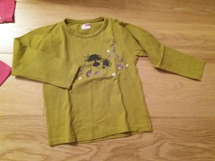 2 Girls tops  Age 5-6