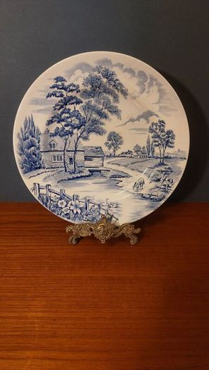 Fabulous Vintage Arklow Pottery Blue and White 9 Inch Wall Plate in an Classic Style Landscape Pattern with a Country Scene