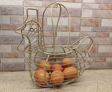 Vintage Style Wire Chicken Egg Basket / Holder