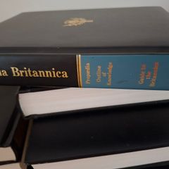 collcctors - britanica encyclopedia set