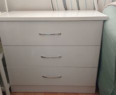 Chest of drawers