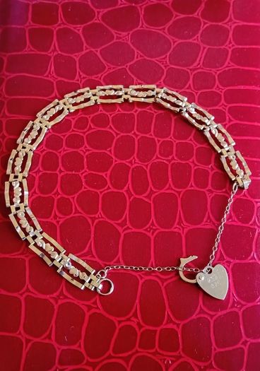9ct gold gate-style link bracelet
