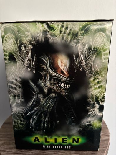 Palisades Alien Mini Resin Bust