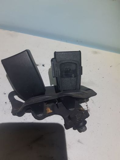 Audi B8 8k Rear Seat Belt Buckle Latch 8k0857739b