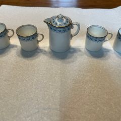Beautiful and Rare Antique Aynsley Coffee set  Coffee pot and 4 coffee cups - Bone China produced before 1900s for Alfred B Pearce and Co in England