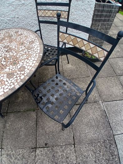 garden table & 4 chairs