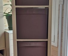 IKEA KALLAX 1x4 Shelving Unit (White) + 4 Fabric Storage Bins